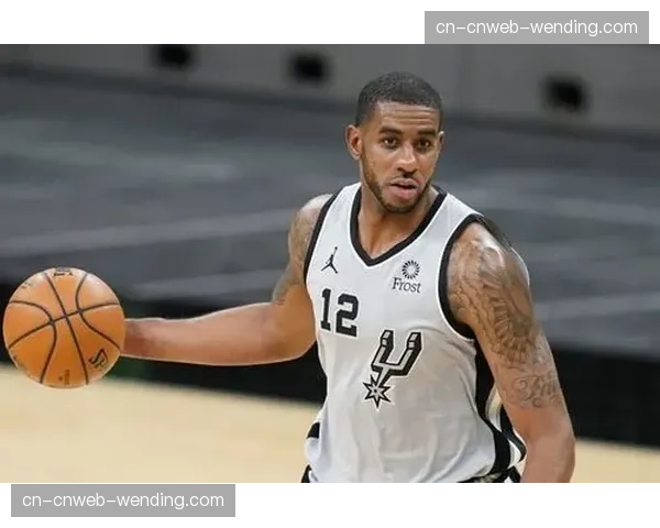 前NBA球员托尼·阿伦因涉及财务欺诈案出庭受审